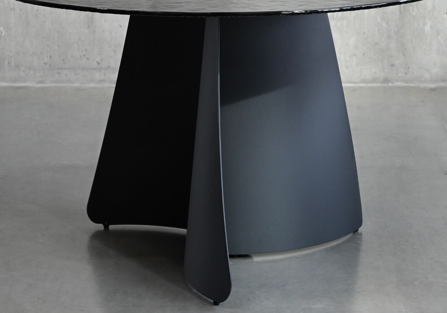 Orca Dining Table Round Black 63”